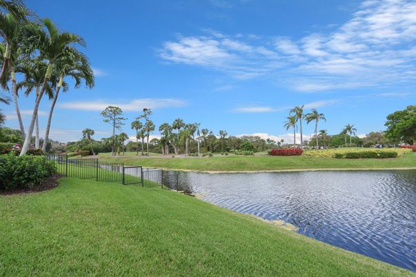 Exterior, Lake