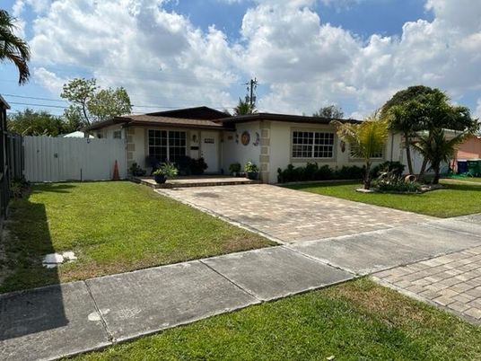 Backyard, Exterior, Facade, Ranch