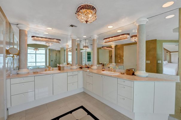 Bathroom, Dual Sink Vanities, Interior, Recessed Lighting