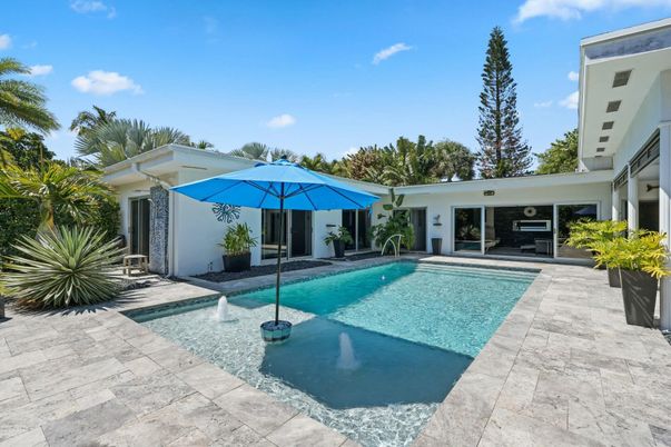 Exterior, Pool