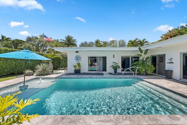 Exterior, Pool