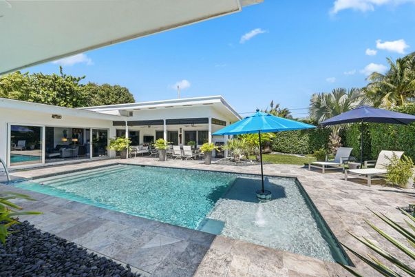 Exterior, Pool