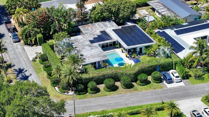 Exterior, Drone