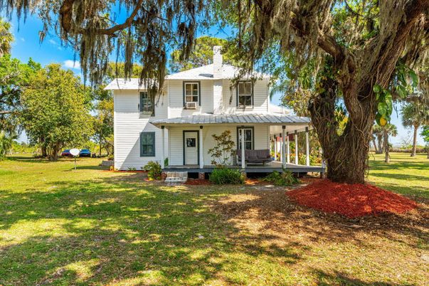 Backyard, Exterior, Facade, American Foursquare