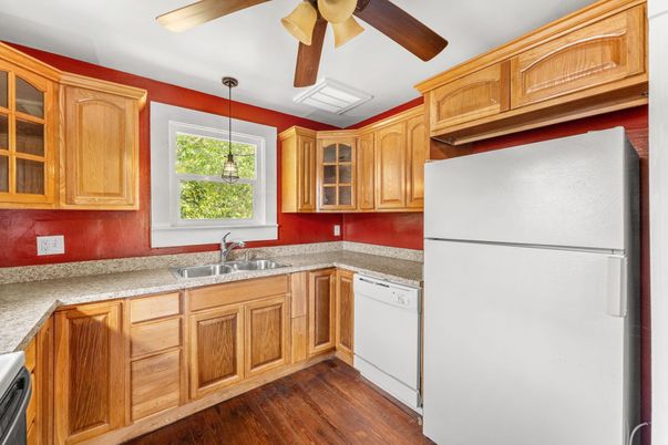 Interior, Kitchen, Pendant Lights, Wood Texture Flooring