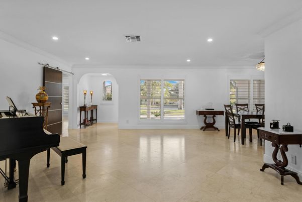 Dining room, Interior, Pendant Lights, Piano, Recessed Lighting
