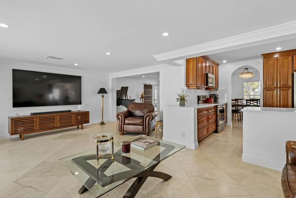 Chandelier, Dining room, Interior, Kitchen, Living room, Recessed Lighting