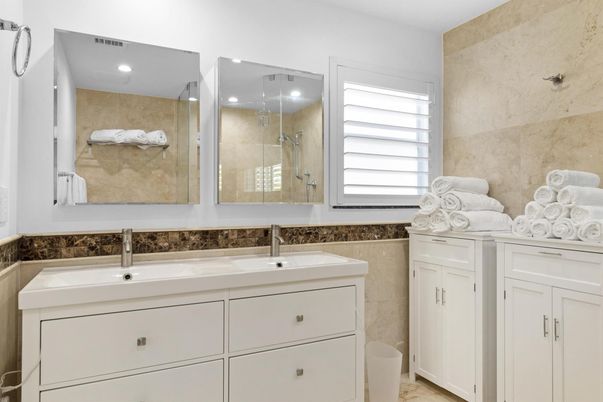 Bathroom, Interior, Recessed Lighting