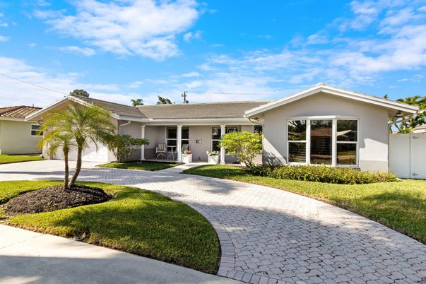 Exterior, Facade, Ranch