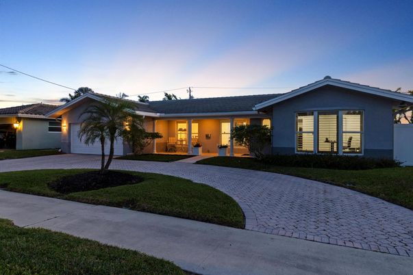 Backyard, Exterior, Facade, Ranch