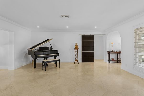 Interior, Piano, Recessed Lighting