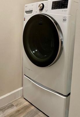 Interior, Utility Closets, Washer, Wood Texture Flooring