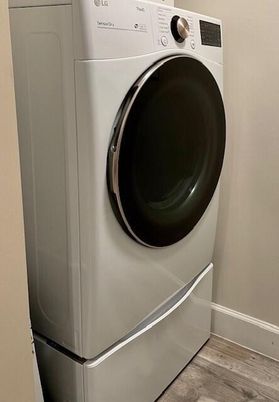 Interior, Utility Closets, Washer, Wood Texture Flooring