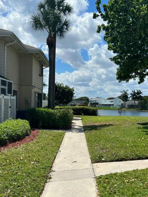 Exterior, Lake