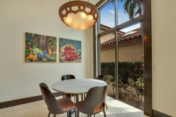 Dining room, Interior