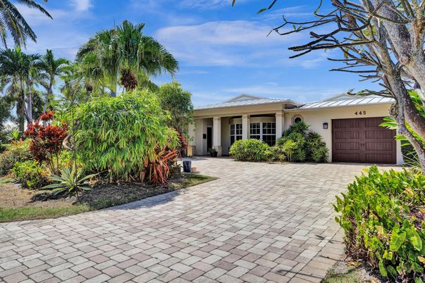 Attached, Exterior, Facade, Ranch