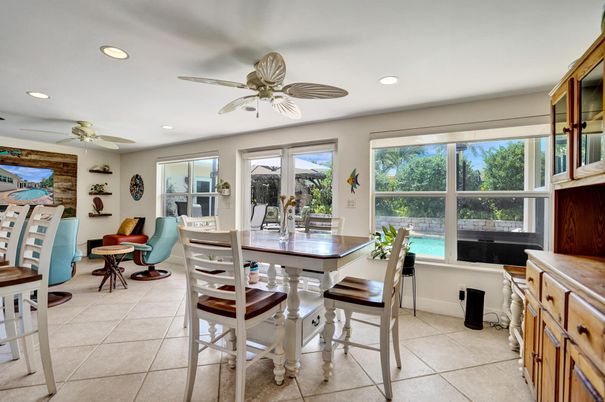 Dining room, Interior, Recessed Lighting