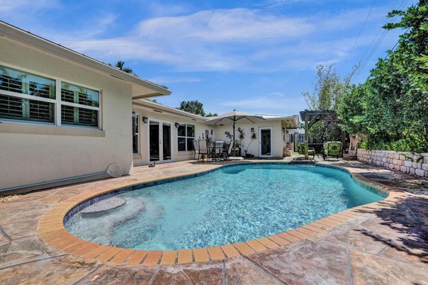 Exterior, Pool