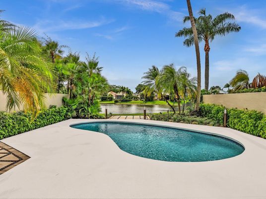 Exterior, Pool, Water