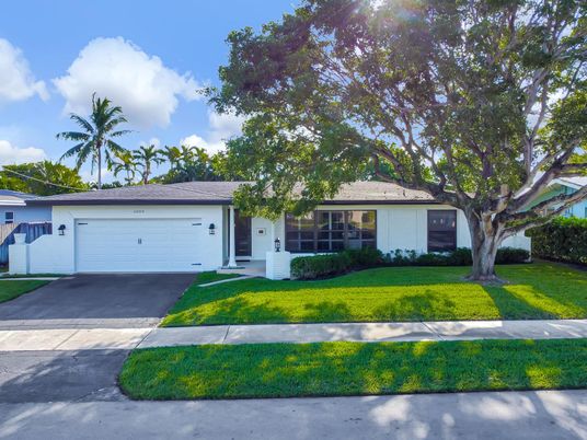 Attached, Exterior, Facade, Ranch