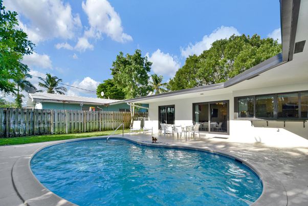 Exterior, Pool