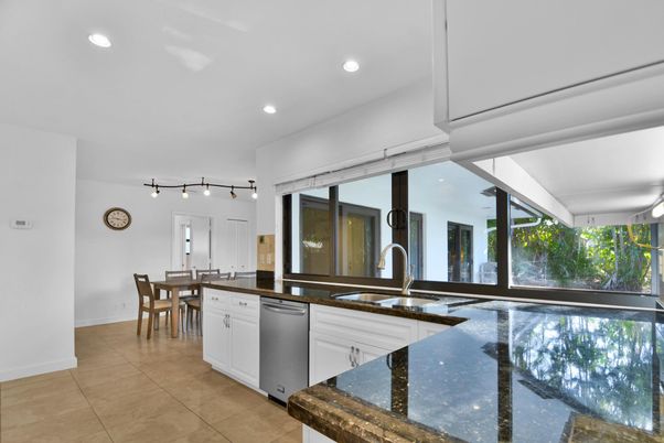 Dining room, Interior, Kitchen, Recessed Lighting