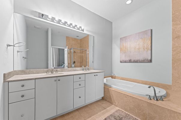 Bathroom, Dual Sink Vanities, Interior, Recessed Lighting