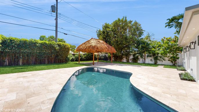 Exterior, Pool