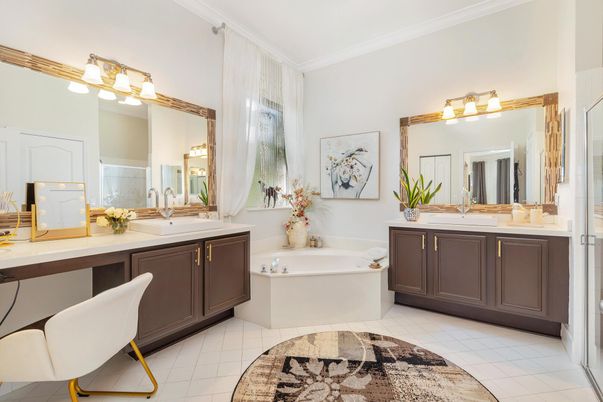 Bathroom, Dual Sink Vanities, Interior
