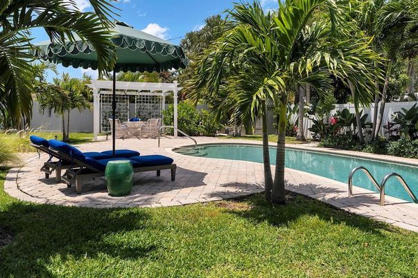 Exterior, Playground, Pool