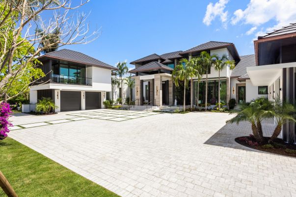Attached, Exterior, Facade, Mediterranean