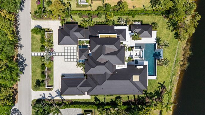 Exterior, Drone