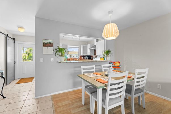 Dining room, Interior, Kitchen, Pendant Lights, Wood Texture Flooring