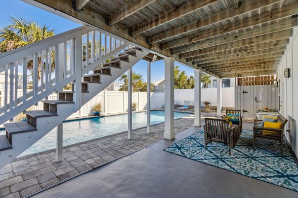 Exterior, Pool