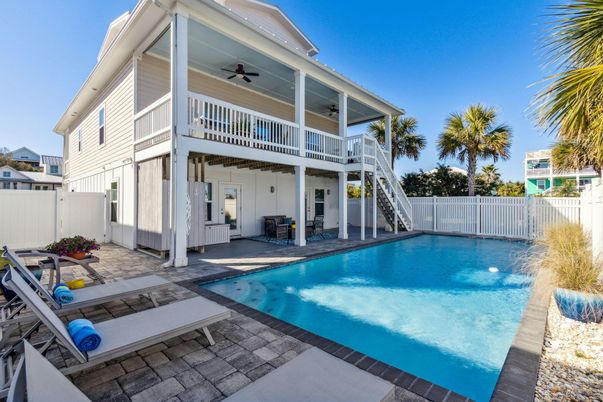 Exterior, Pool