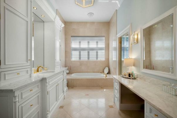 Bathroom, Dual Sink Vanities, Interior, Recessed Lighting