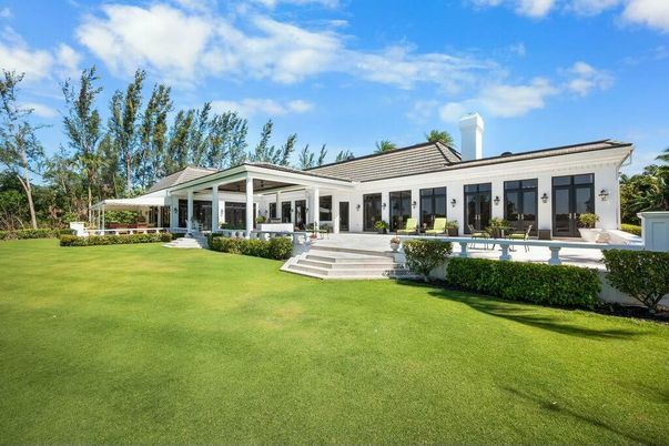 Backyard, Exterior, Facade, Ranch