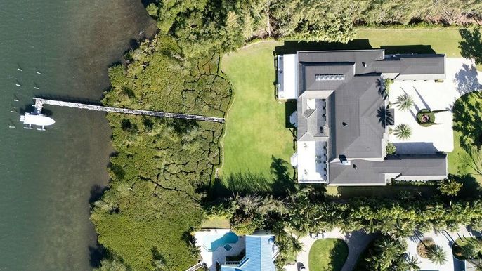 Exterior, Drone