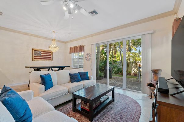 Chandelier, Dining room, Interior, Living room