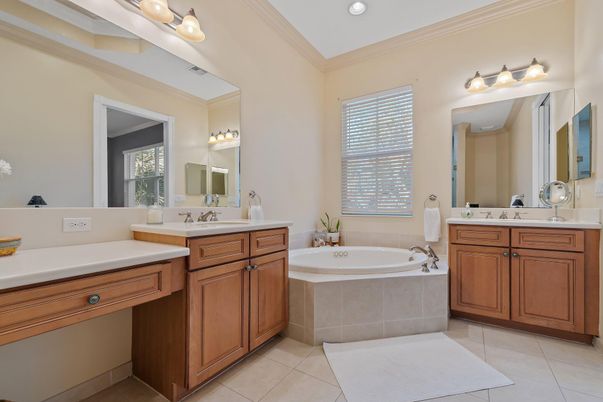 Bathroom, Dual Sink Vanities, Interior, Recessed Lighting
