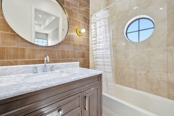 Bathroom, Interior, Recessed Lighting