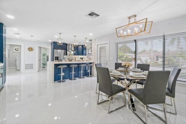 Dining room, Interior, Kitchen, Pendant Lights, Recessed Lighting, Stainless Steel Appliances