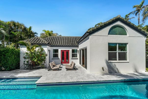 Exterior, Pool
