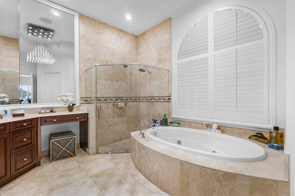 Bathroom, Glass Shower, Interior, Pendant Lights, Recessed Lighting