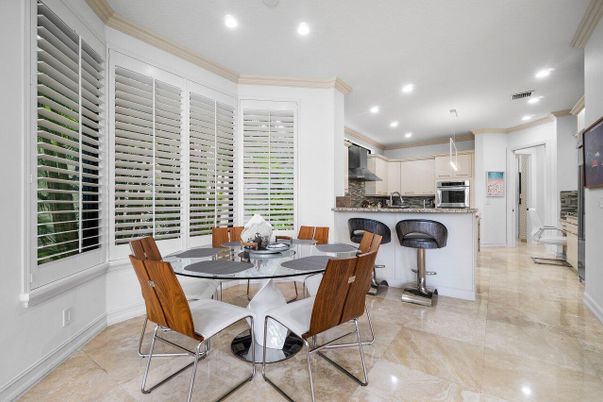Dining room, Interior, Kitchen, Pendant Lights, Recessed Lighting, Stainless Steel Appliances