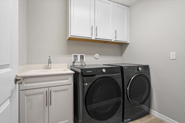 Interior, Washer, Wood Texture Flooring