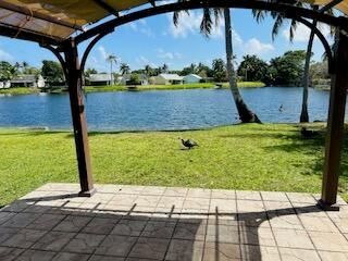 Exterior, Lake