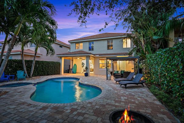 Exterior, Pool