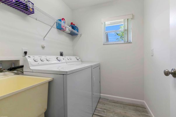 Interior, Washer, Wood Texture Flooring