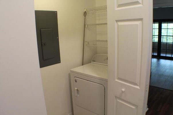 Interior, Utility Closets, Washer, Wood Texture Flooring